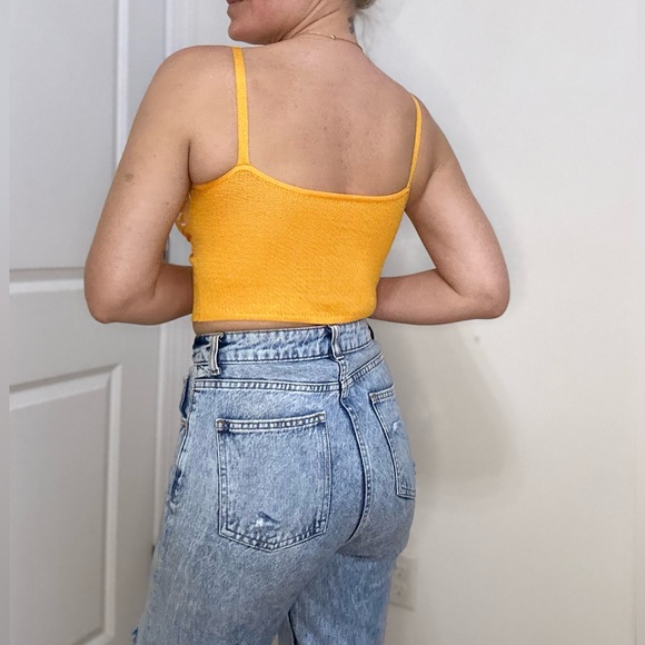 Knit Twist Front Crop Tank - Picture 5 of 6